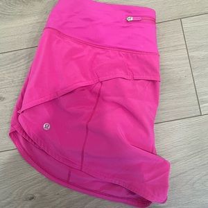 Sonic Pink Lululemon Mid Rise Hotty Hot * 2.5 inch inseam